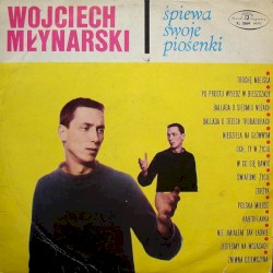 Śpiewa swoje piosenki