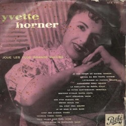 Yvette Horner joue les plus grands succès