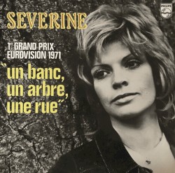 Un banc, un arbre, une rue